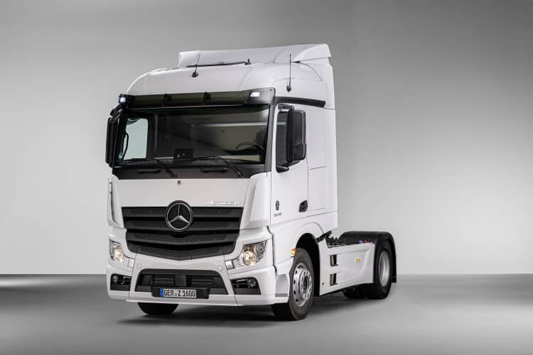 DYWANIKI GŁADKIE MERCEDES ACTROS MP5 WERSJA F - PODŁOGA Z TUNELEM