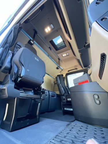 DYWANIKI TYPU NUBUCK / ALCANTARA MERCEDES ACTROS MP4 MP5 PŁASKA PODŁOGA, FOTEL PASAŻERA STAŁY